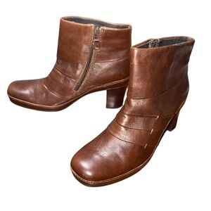 Clarks Artisan brown leather ankle boots 8.5